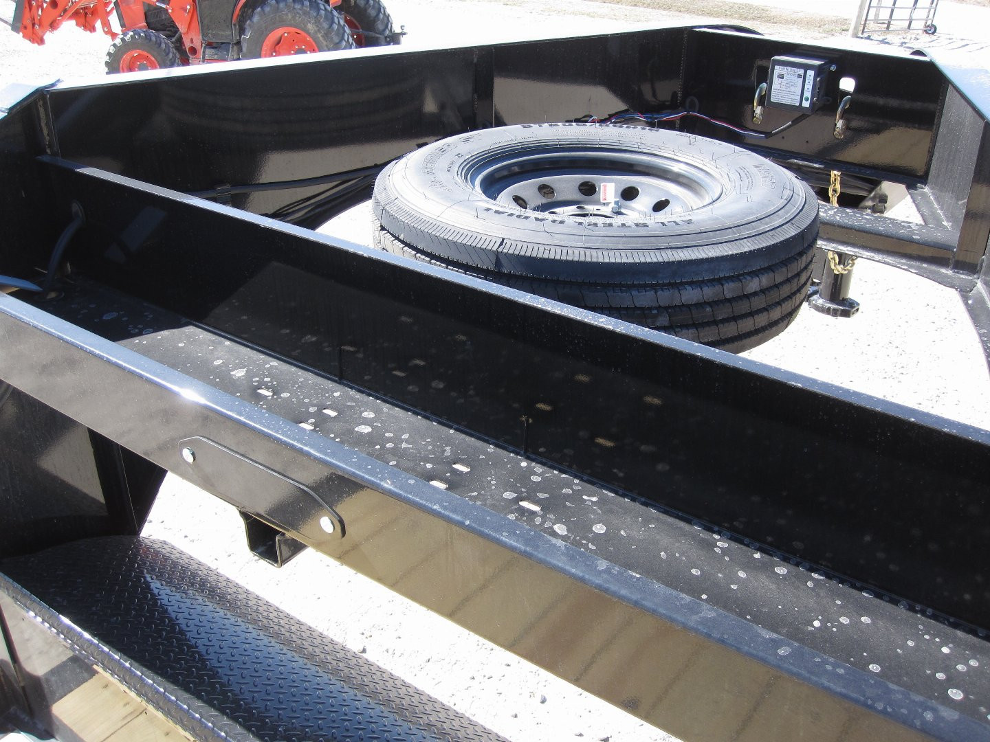 New 2024 Diamond C Trailers HDT-207 82x26 Gooseneck Tilt Trailer