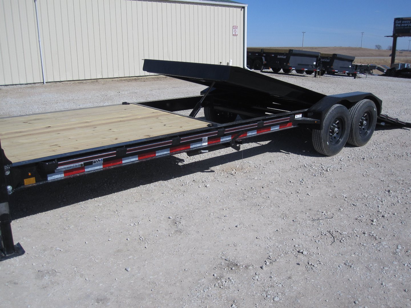 New 2024 Diamond C Trailers HDT-207 82x26 Gooseneck Tilt Trailer