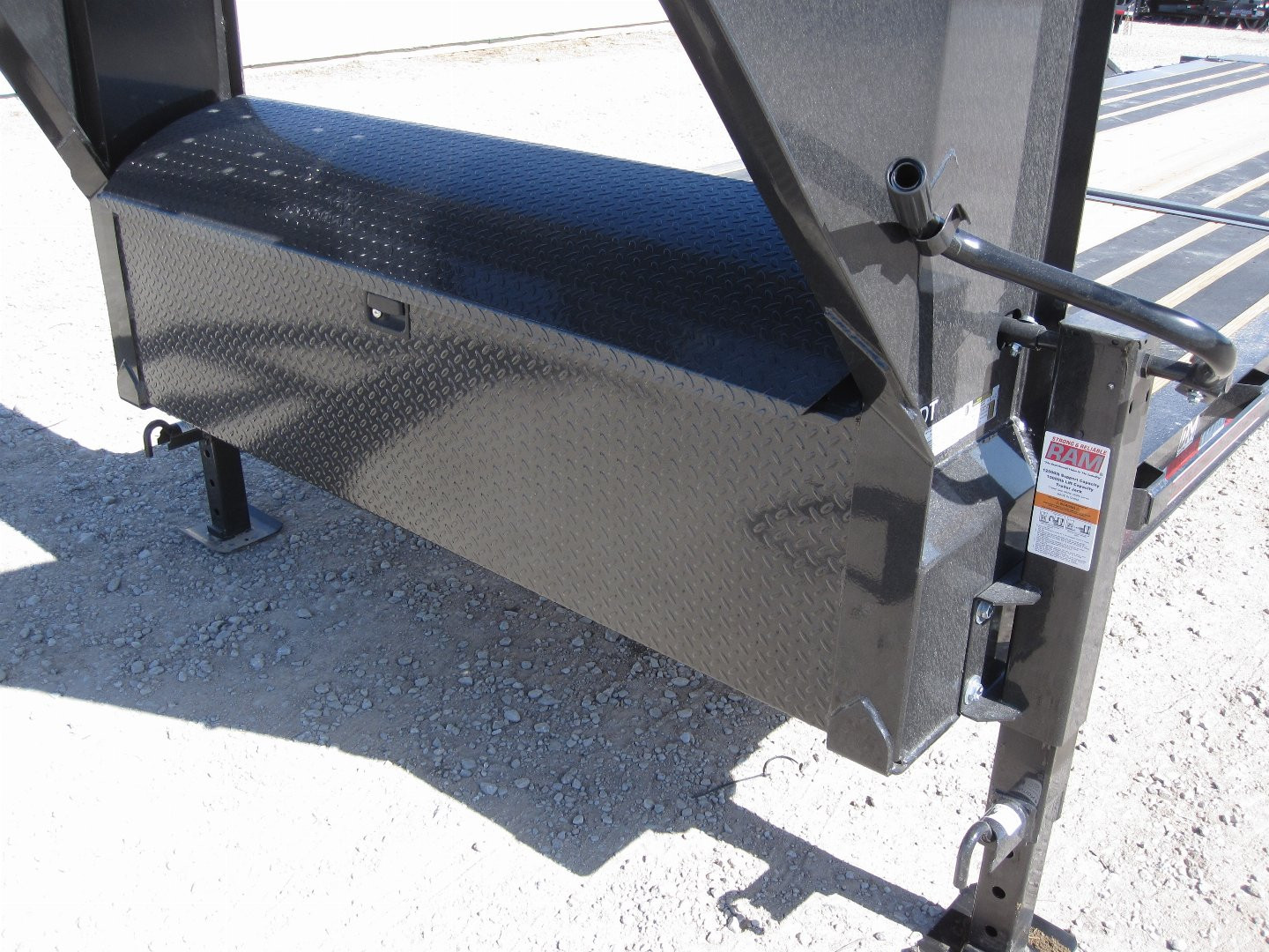 New 2024 Diamond C Trailers HDT-207 82x26 Gooseneck Tilt Trailer