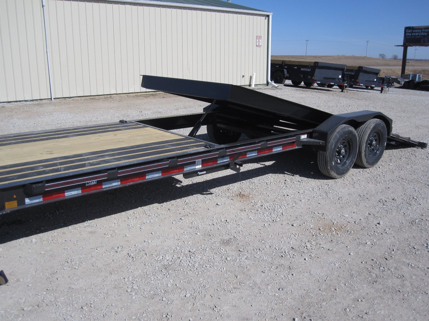 New 2024 Diamond C Trailers HDT-207 82x26 Gooseneck Tilt Trailer