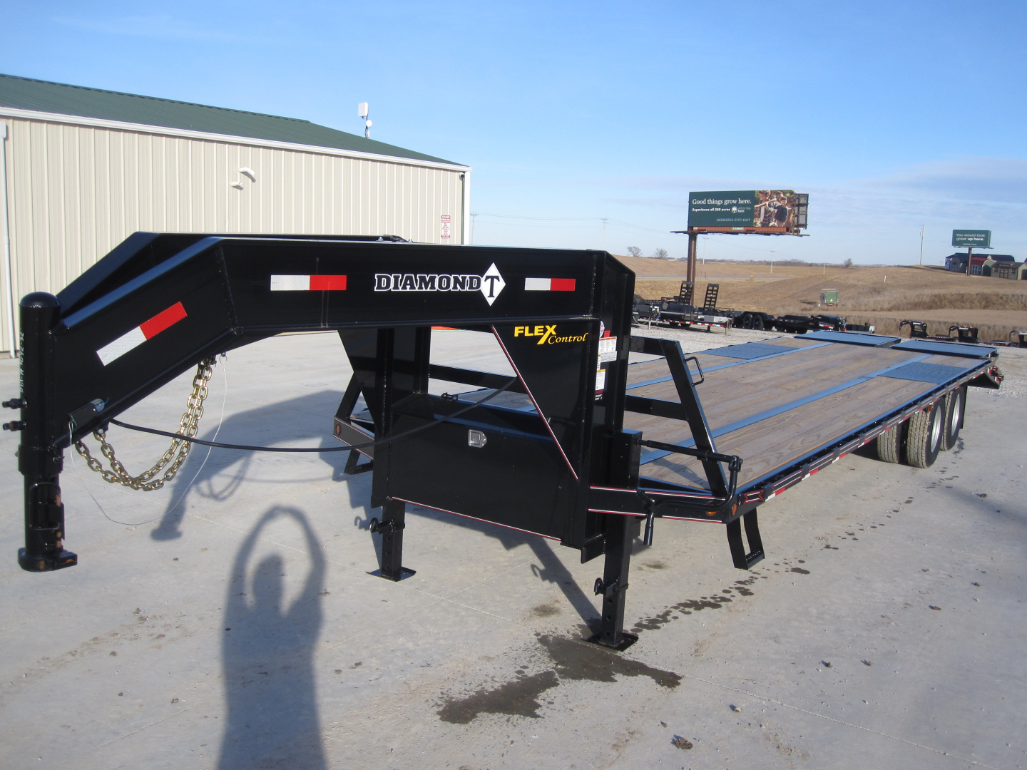 New 2026 Diamond T 102x32 Lo-Pro Gooseneck Flatbed Trailer