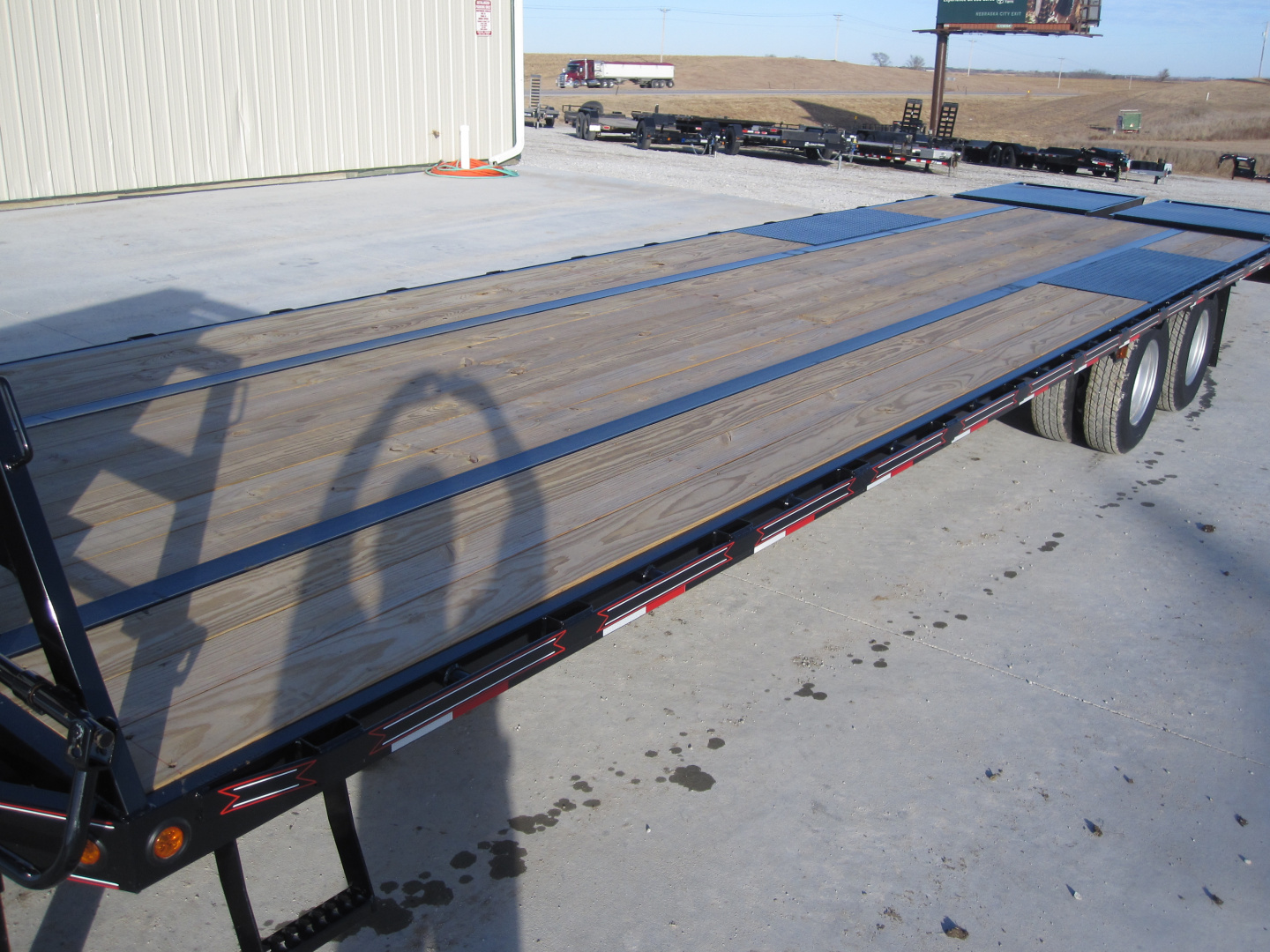 New 2026 Diamond T 102x32 Lo-Pro Gooseneck Flatbed Trailer