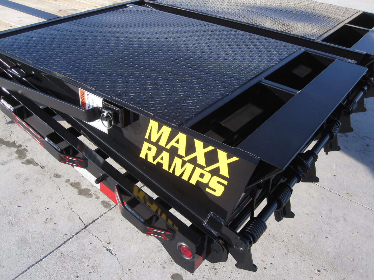 New 2026 Diamond T 102x32 Lo-Pro Gooseneck Flatbed Trailer