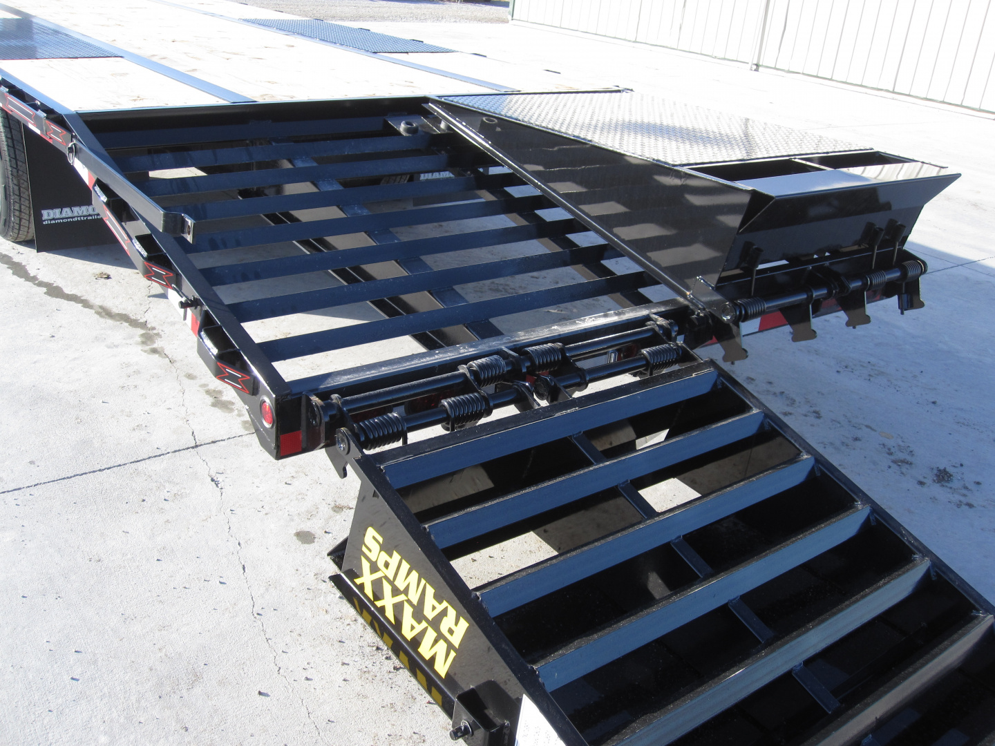 New 2026 Diamond T 102x32 Lo-Pro Gooseneck Flatbed Trailer