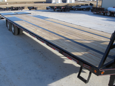 New 2026 Diamond T 102x32 Lo-Pro Gooseneck Flatbed Trailer