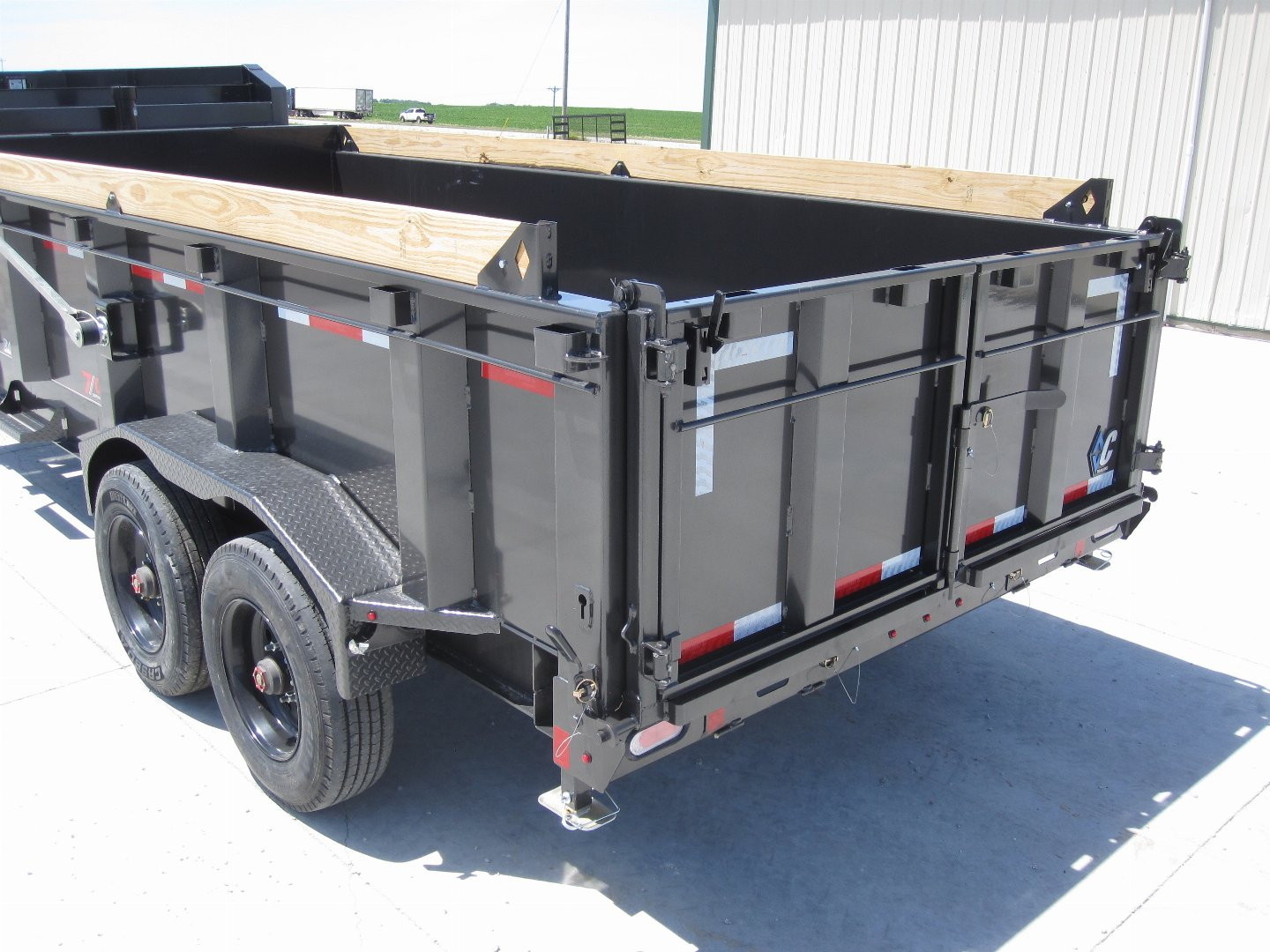 New 2024 DIAMOND C TRAILERS 82x16 LPT-210 Lo-Pro Gooseneck Dump Trailer