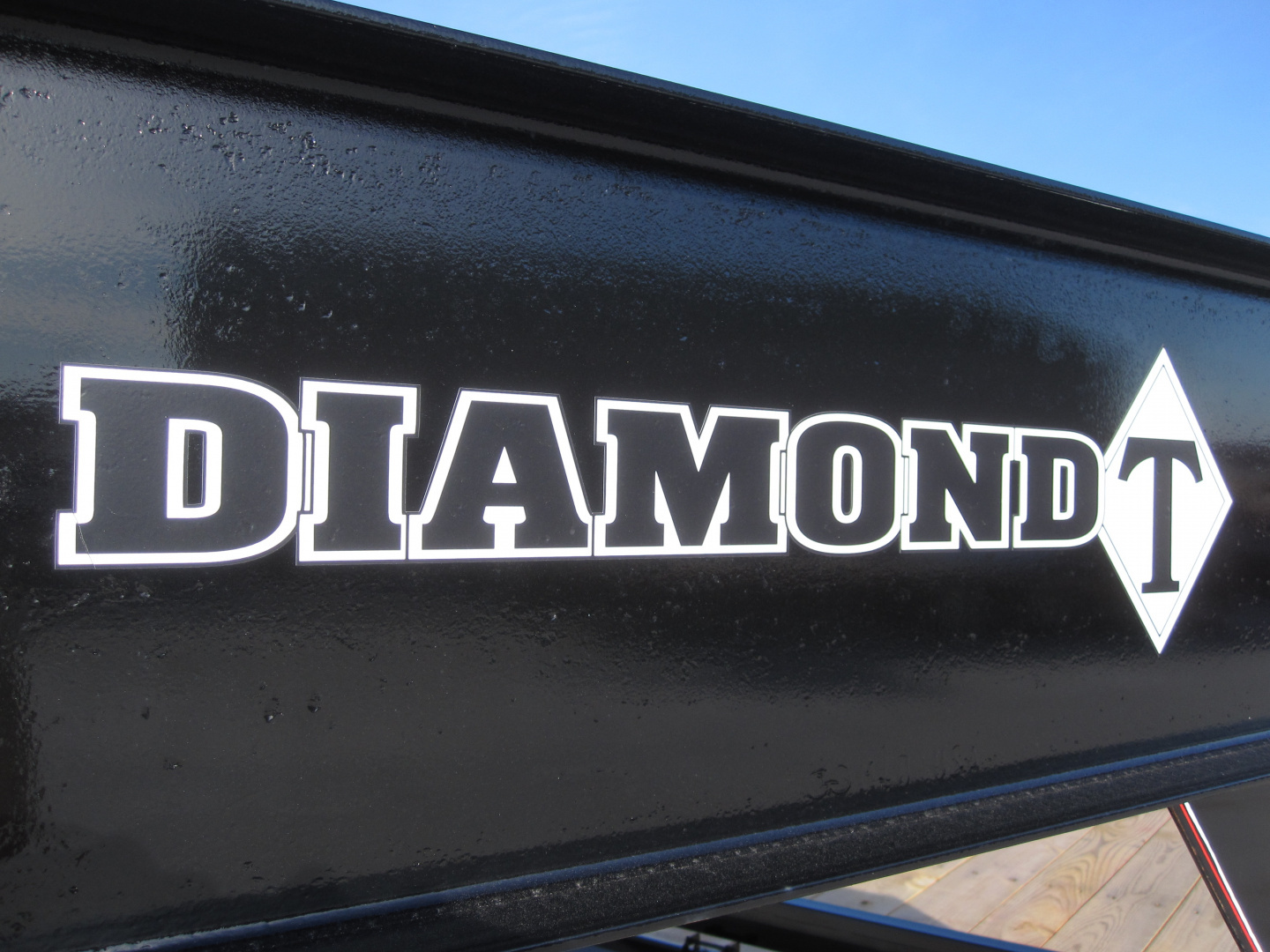 New 2026 Diamond T 102x25 Lo-Pro Gooseneck Flatbed Trailer