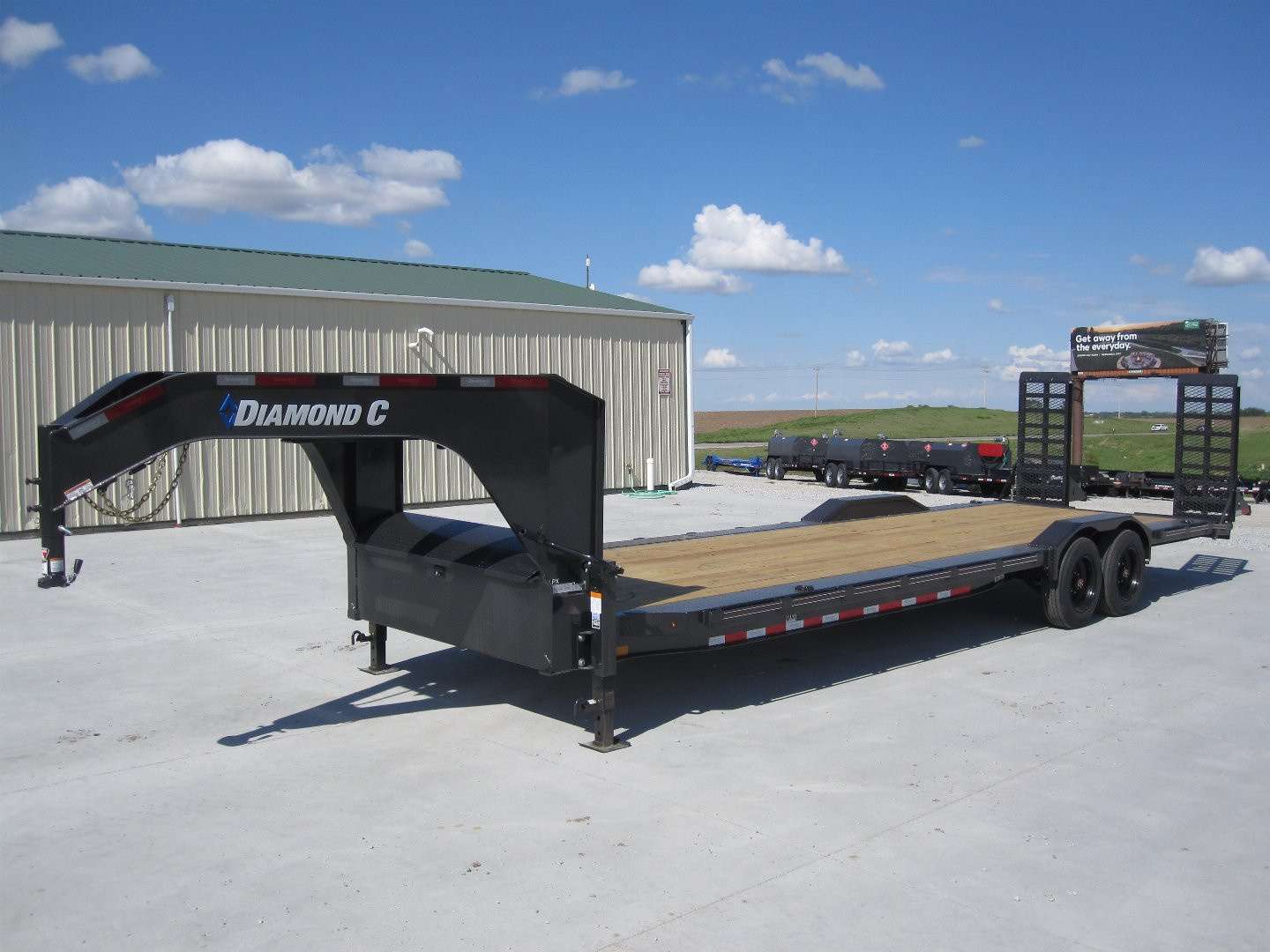 New 2024 DIAMOND C TRAILERS 102x28 LPX-208 Gooseneck Equipment Trailer