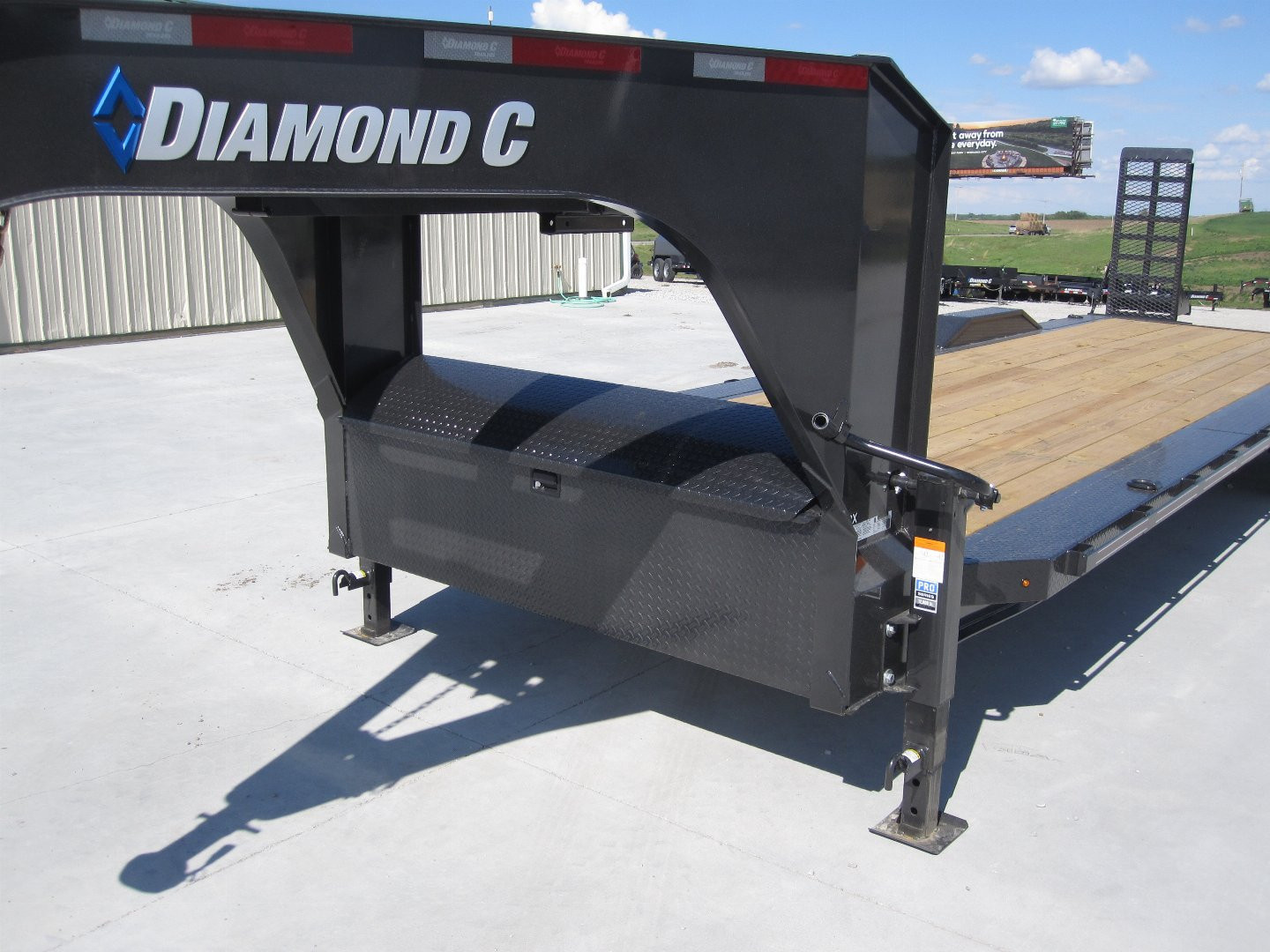 New 2024 DIAMOND C TRAILERS 102x28 LPX-208 Gooseneck Equipment Trailer