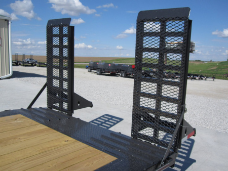 New 2024 DIAMOND C TRAILERS 102x28 LPX-208 Gooseneck Equipment Trailer