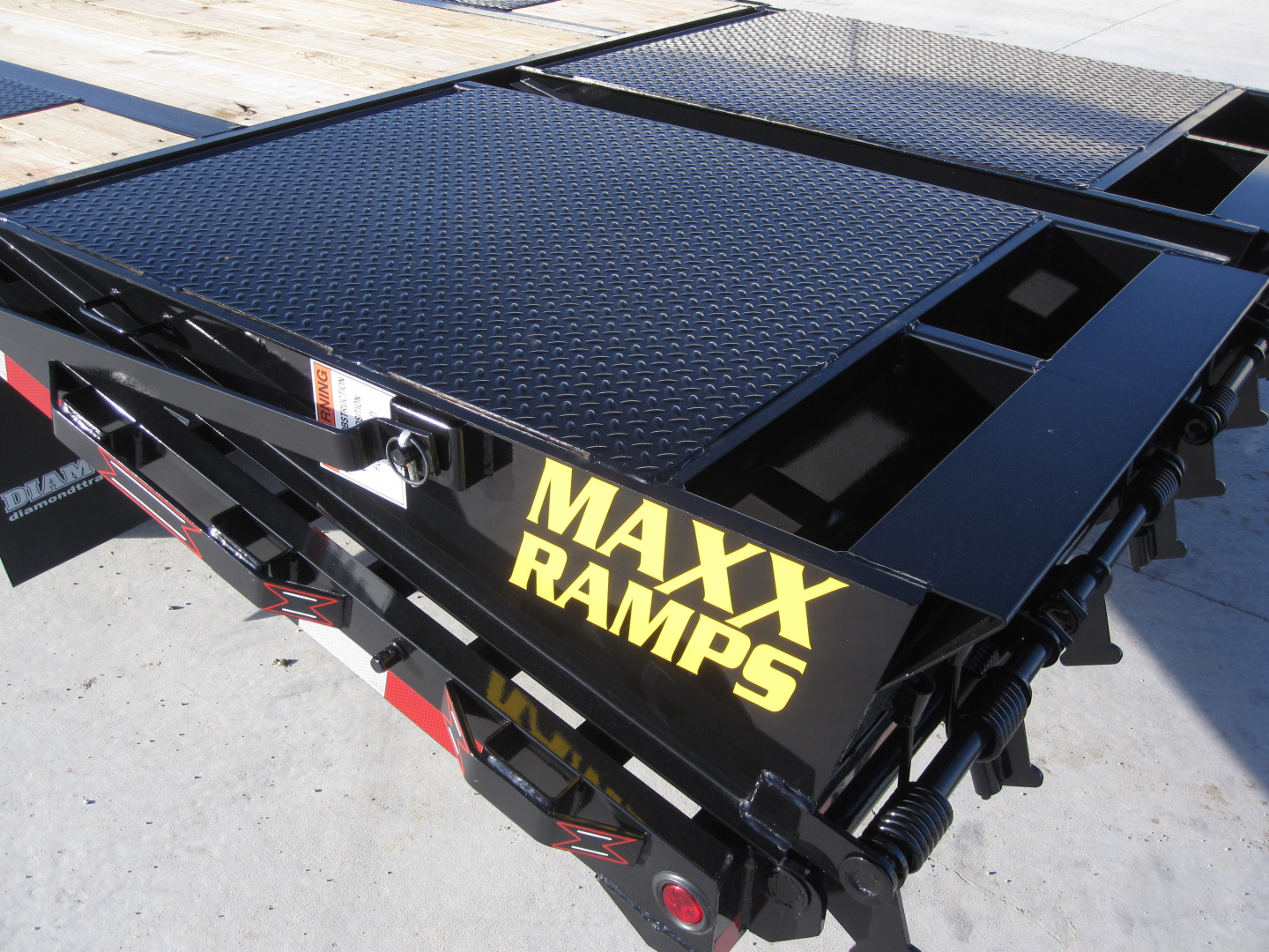 New 2026 Diamond T 102" x 25' Lo-Pro Gooseneck Flatbed Trailer