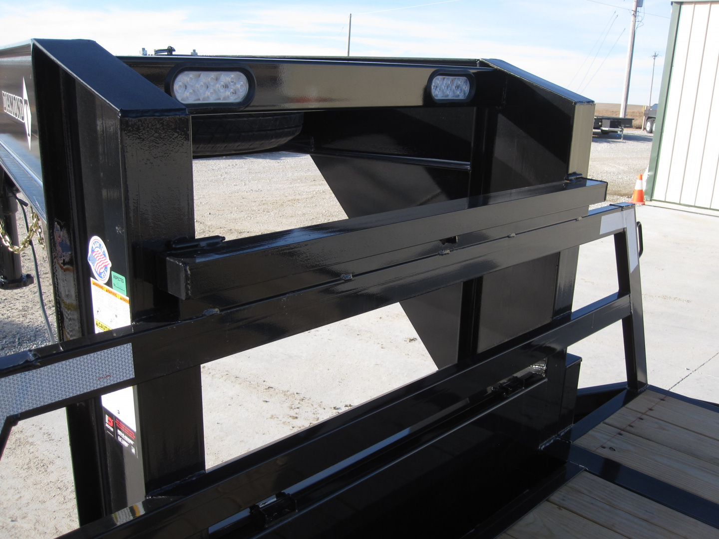 New 2026 Diamond T 102" x 25' Lo-Pro Gooseneck Flatbed Trailer