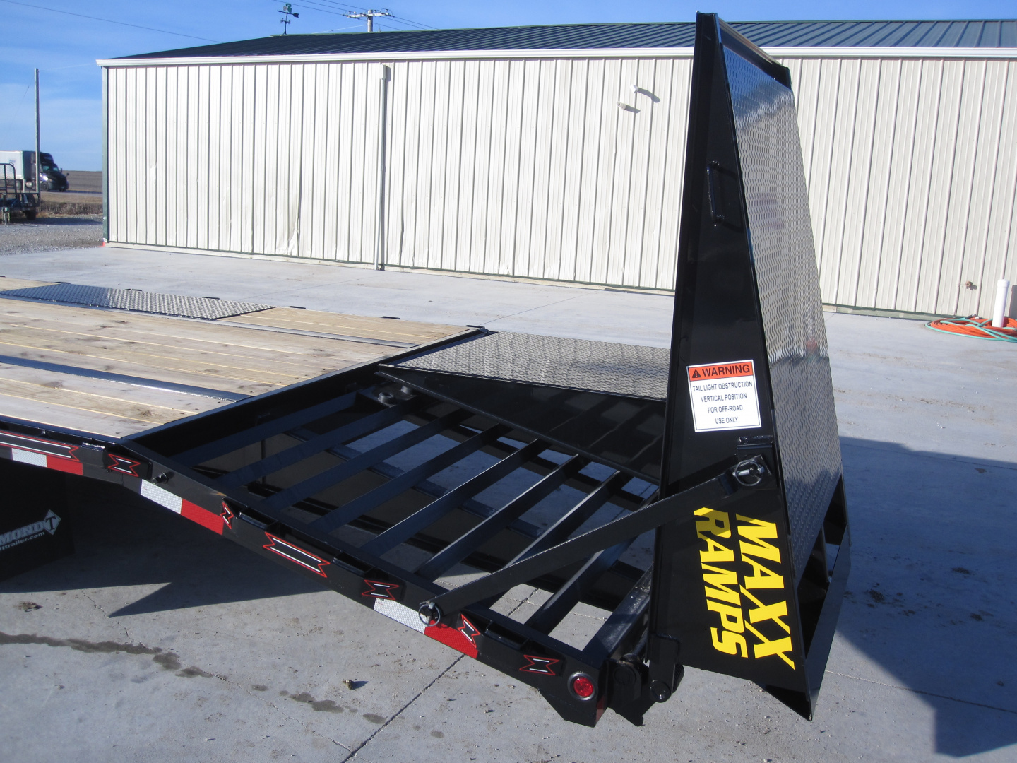 New 2026 Diamond T 102" x 25' Lo-Pro Gooseneck Flatbed Trailer