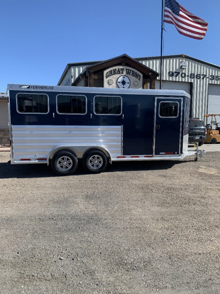 New 2025 Featherlite Trailers 9400 3H SLANT BP Horse Trailer