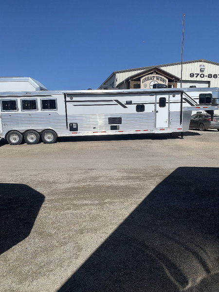 New 2025 SMC L8418BBSRBT Horse Trailer