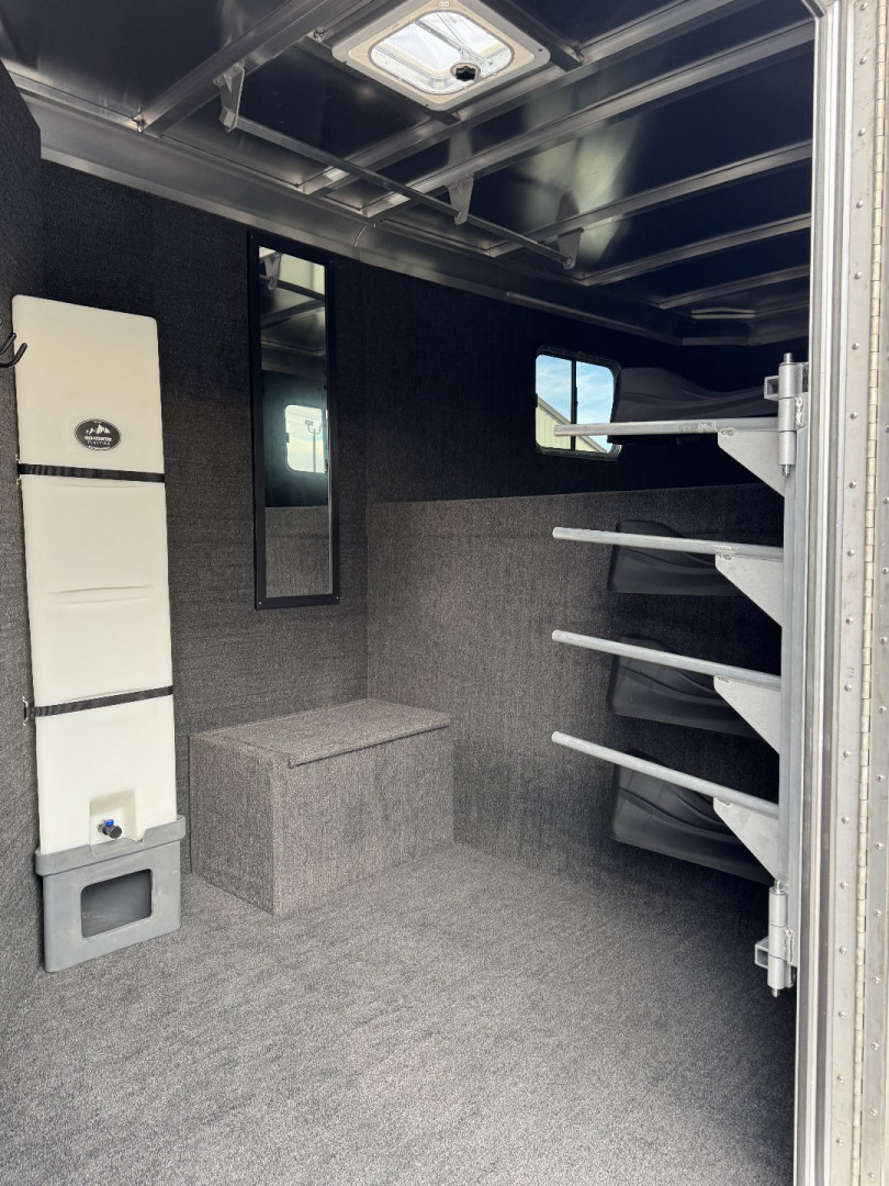 New 2025 Featherlite Trailers 4 HORSE PREMIER TACK Horse Trailer