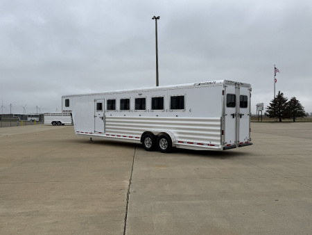 New 2025 Featherlite Trailers 9600 PREMIER TACK 6 Horse Trailer