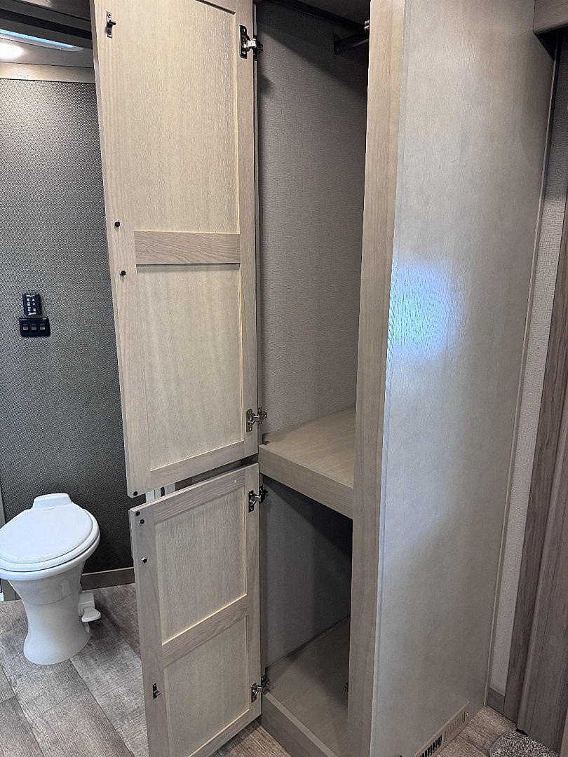 New 2025 SMC LARAMIE 3H Horse Trailer