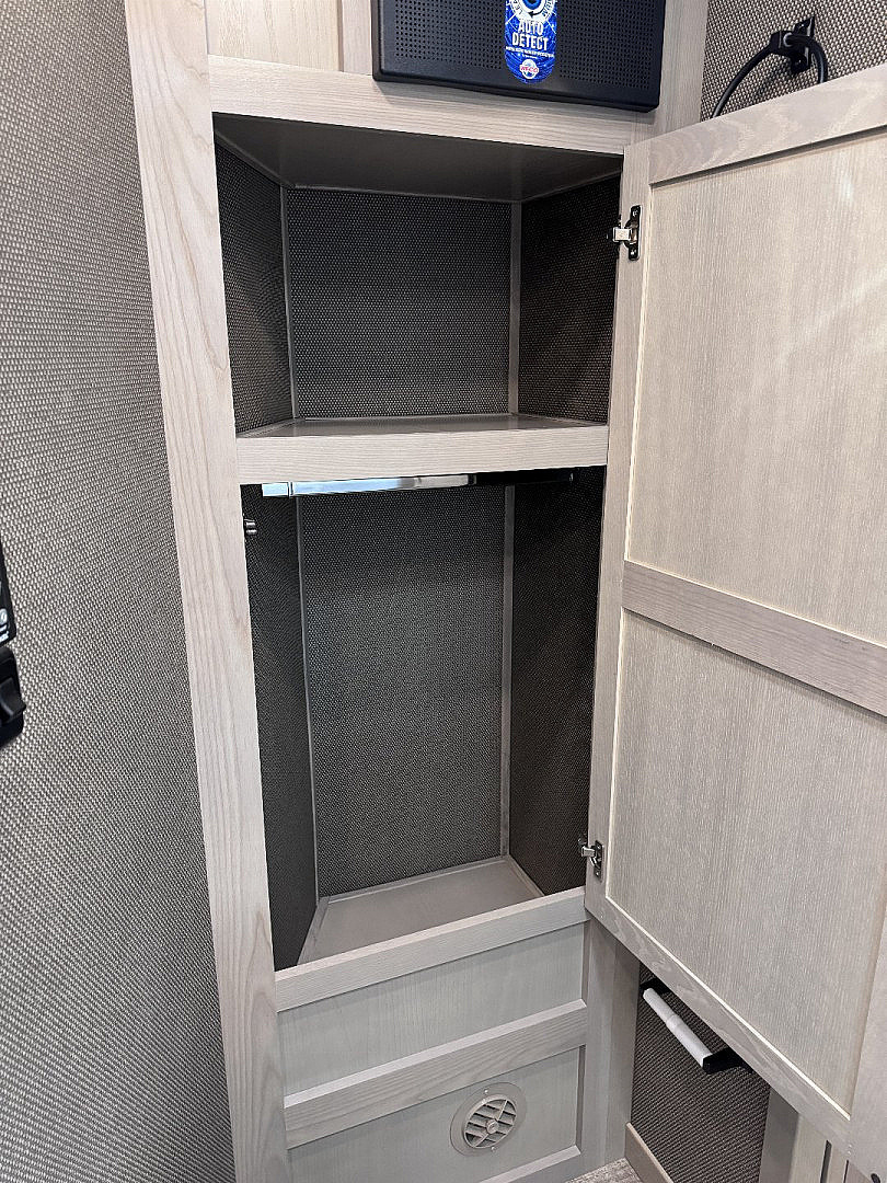 New 2025 SMC LARAMIE 3H Horse Trailer