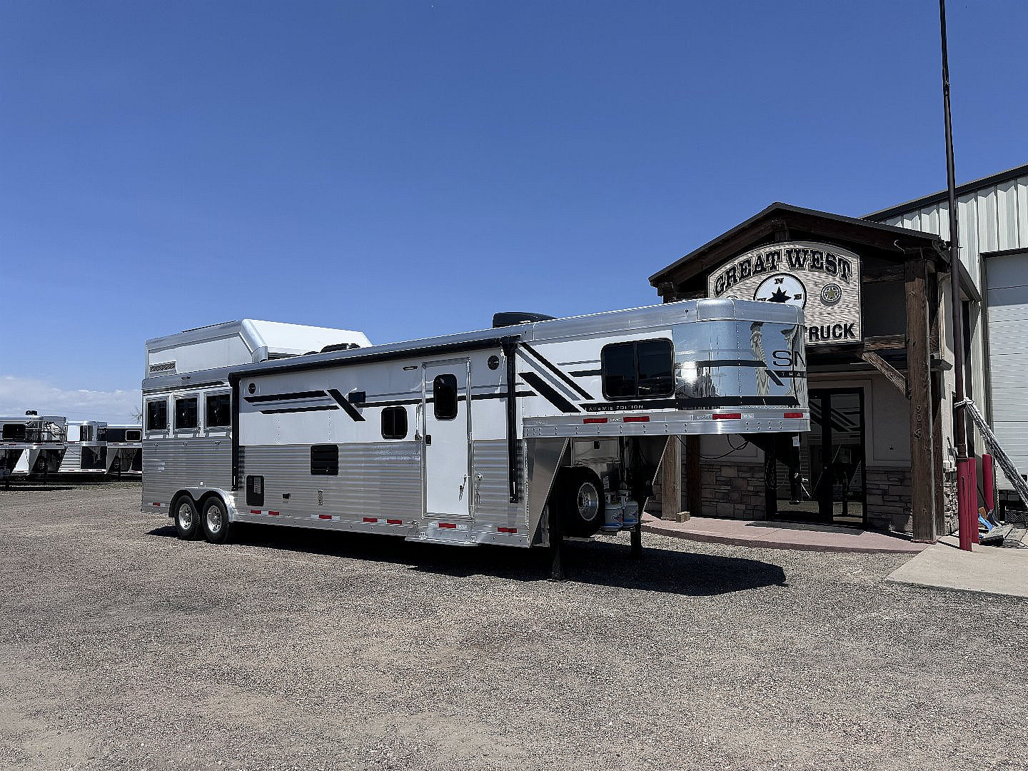 2025 SMC LARAMIE photo 2