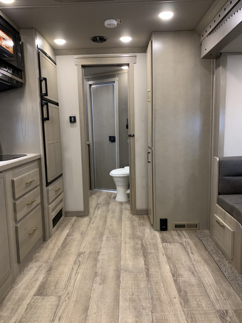 New 2025 SMC LARAMIE 3H Horse Trailer