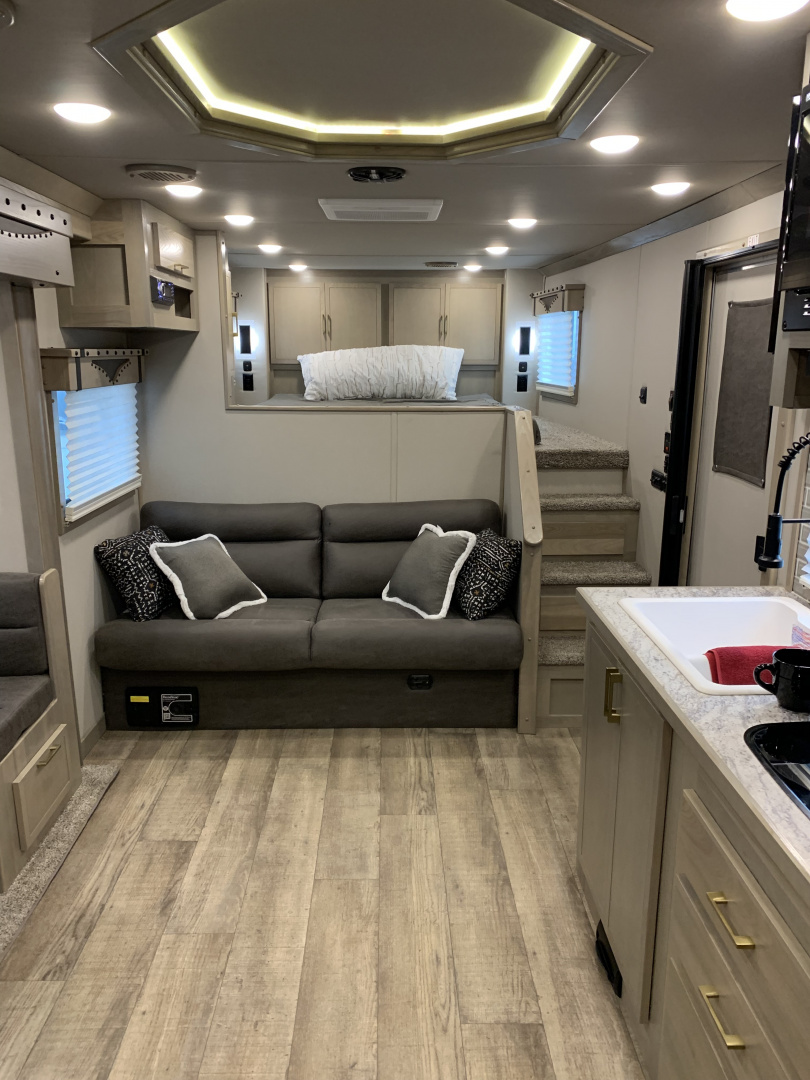 New 2025 SMC LARAMIE 3H Horse Trailer