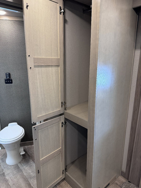 New 2025 SMC LARAMIE 3H Horse Trailer