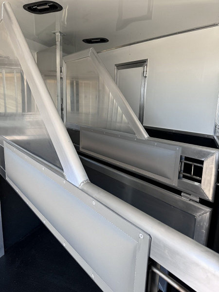 New 2025 SMC LARAMIE 3H Horse Trailer