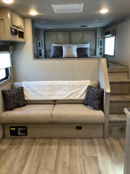 New 2025 SMC LARAMIE L8314SSR 3H Horse Trailer