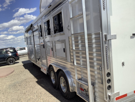 New 2025 SMC LARAMIE L8314SSR 3H Horse Trailer