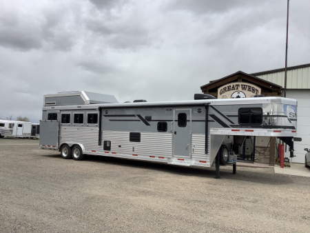 New 2025 SMC LARAMIE L8414SSR 4H Horse Trailer