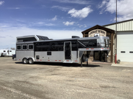 New 2025 SMC L8314SSR LARAMIE 3H Horse Trailer
