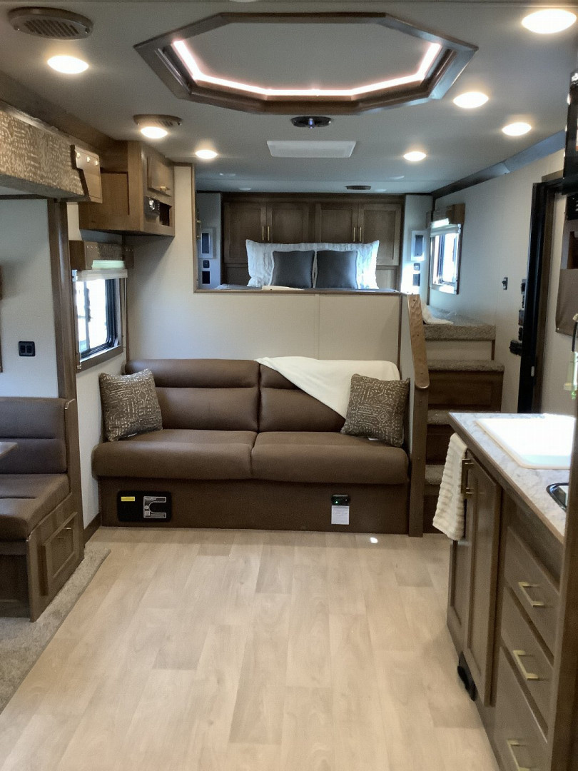2025 SMC LARAMIE photo 9