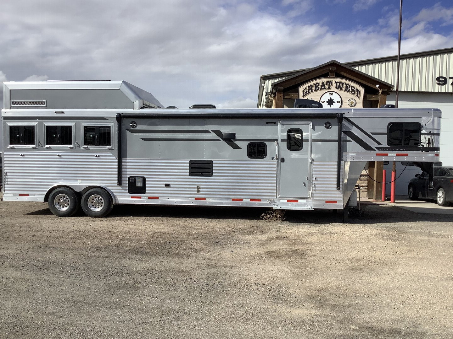 2025 SMC LARAMIE photo 2