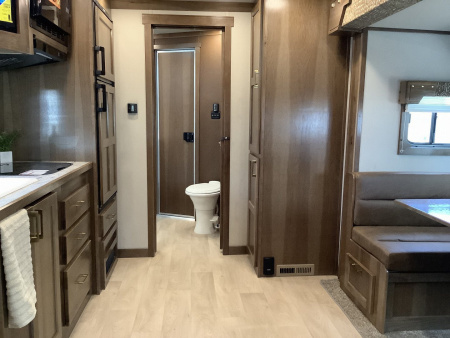 New 2025 SMC LARAMIE SL8314SSR 3H Horse Trailer