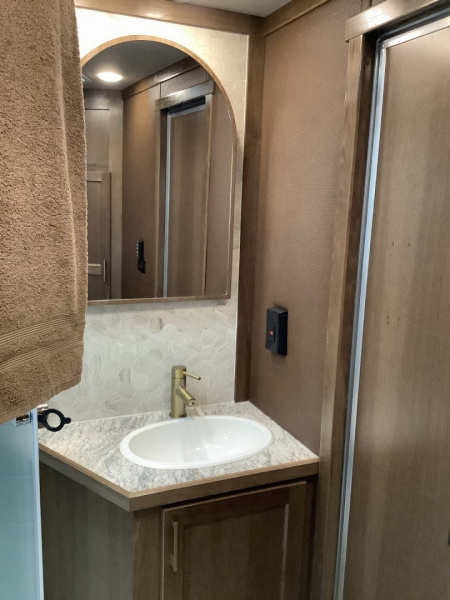 New 2025 SMC LARAMIE SL8314SSR 3H Horse Trailer