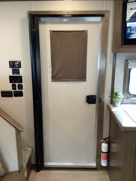 New 2025 SMC LARAMIE SL8314SSR 3H Horse Trailer