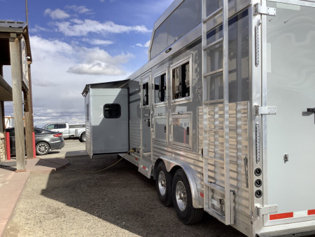 New 2025 SMC LARAMIE SL8314SSR 3H Horse Trailer