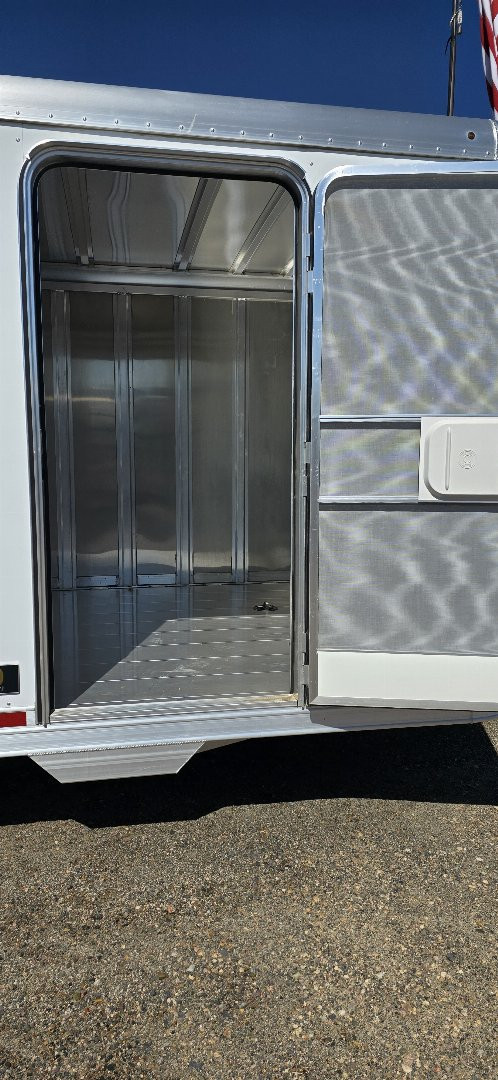2023 Featherlite 20ft photo 6