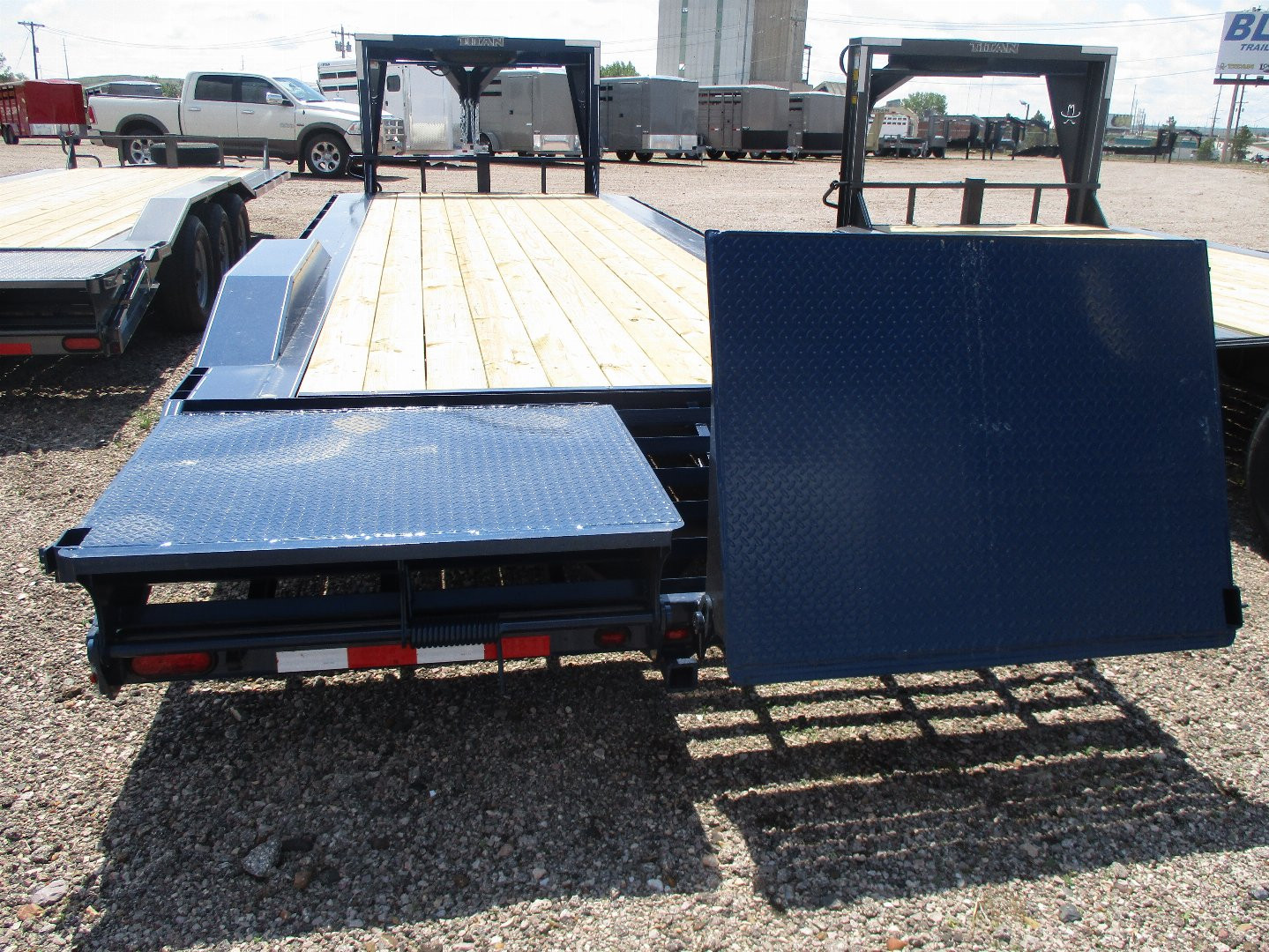 New 2025 Titan Trailer LO GLIDE Flatbed Trailer 8'6 X 25