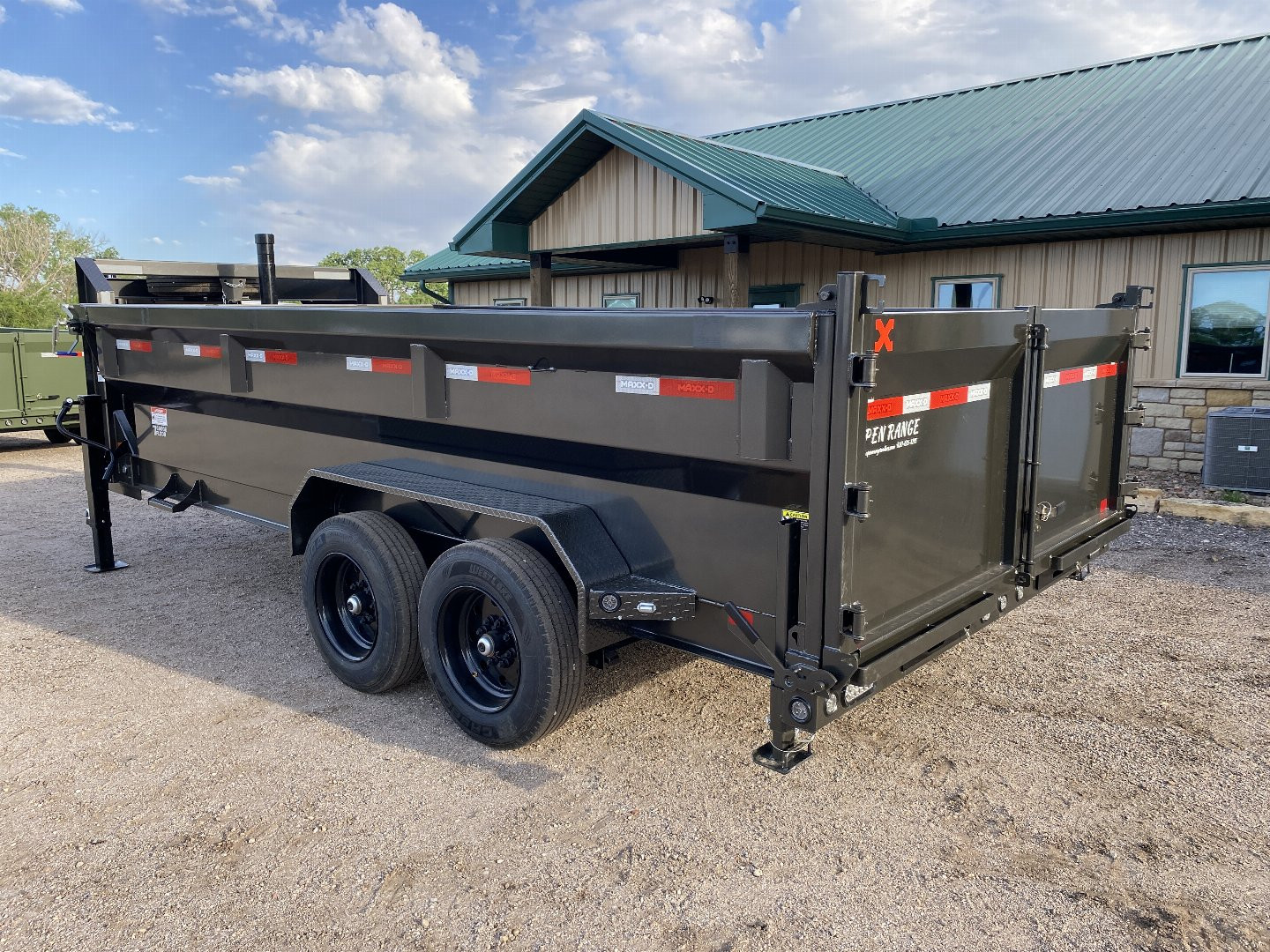 New 2026 MAXX-D DTX Dump Trailer 83x16 GN