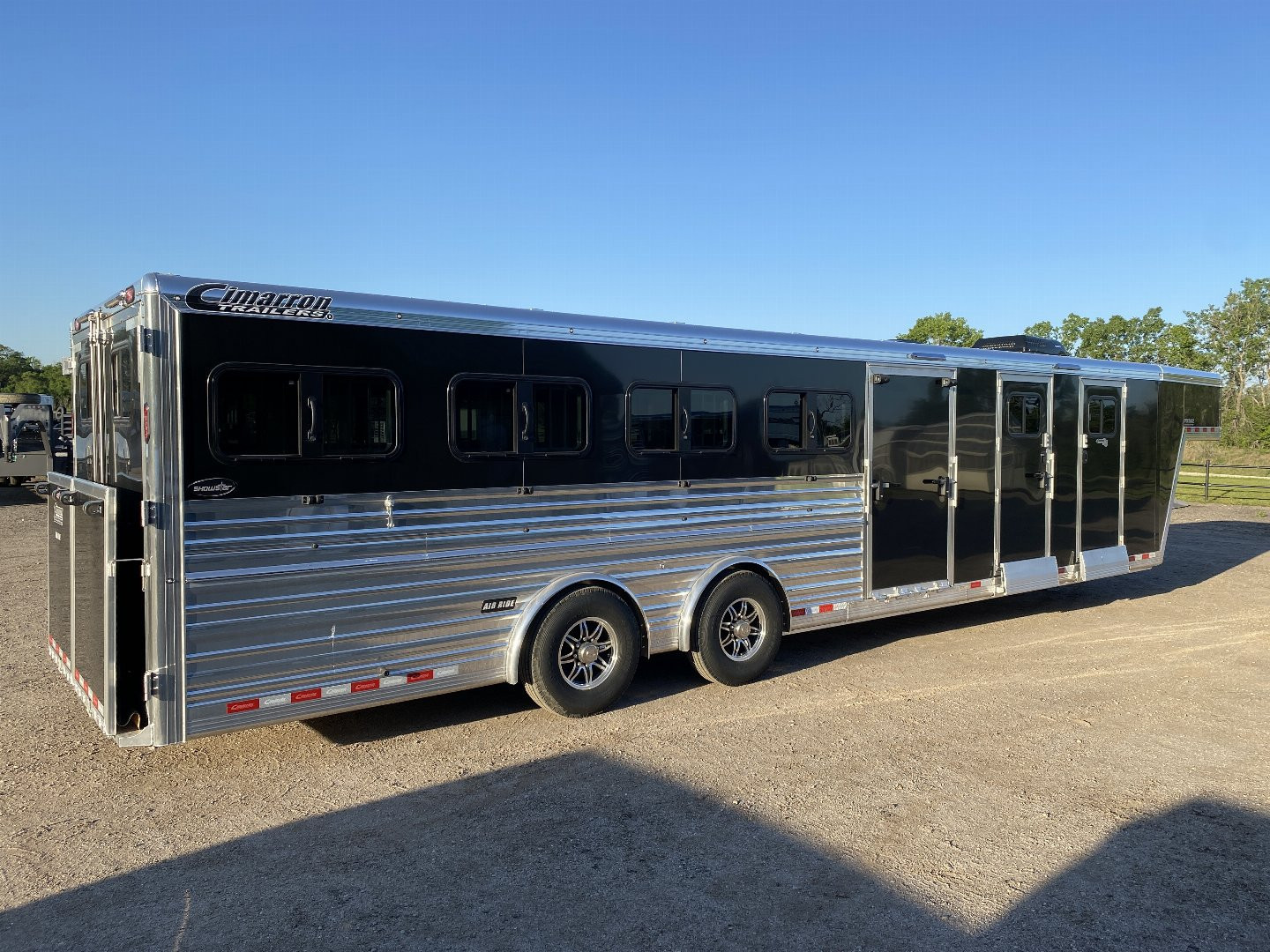 New 2025 Cimarron Showstar 10 Pen Comfort Package