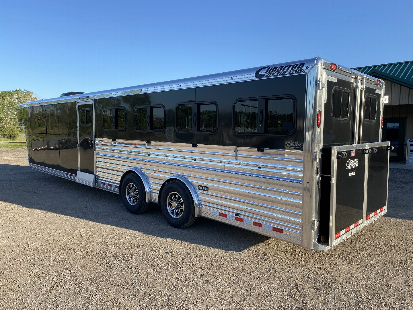 New 2025 Cimarron Showstar 10 Pen Comfort Package