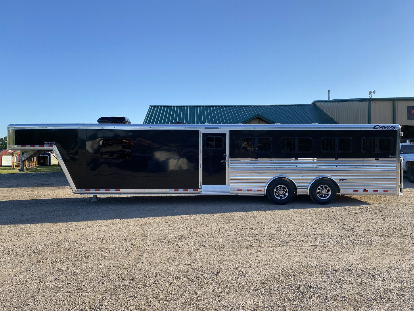 New 2025 Cimarron Showstar 10 Pen Comfort Package