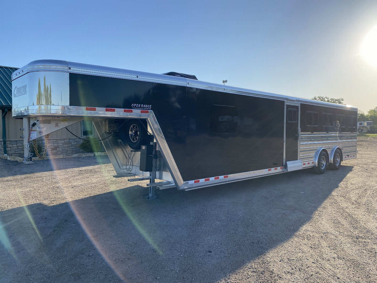 New 2025 Cimarron Showstar 10 Pen Comfort Package