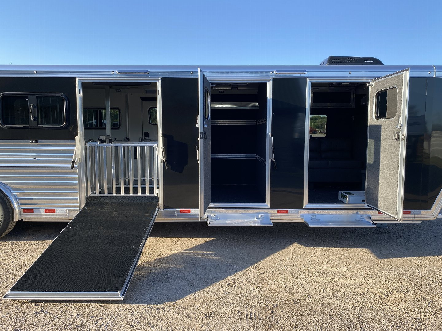 New 2025 Cimarron Showstar 10 Pen Comfort Package