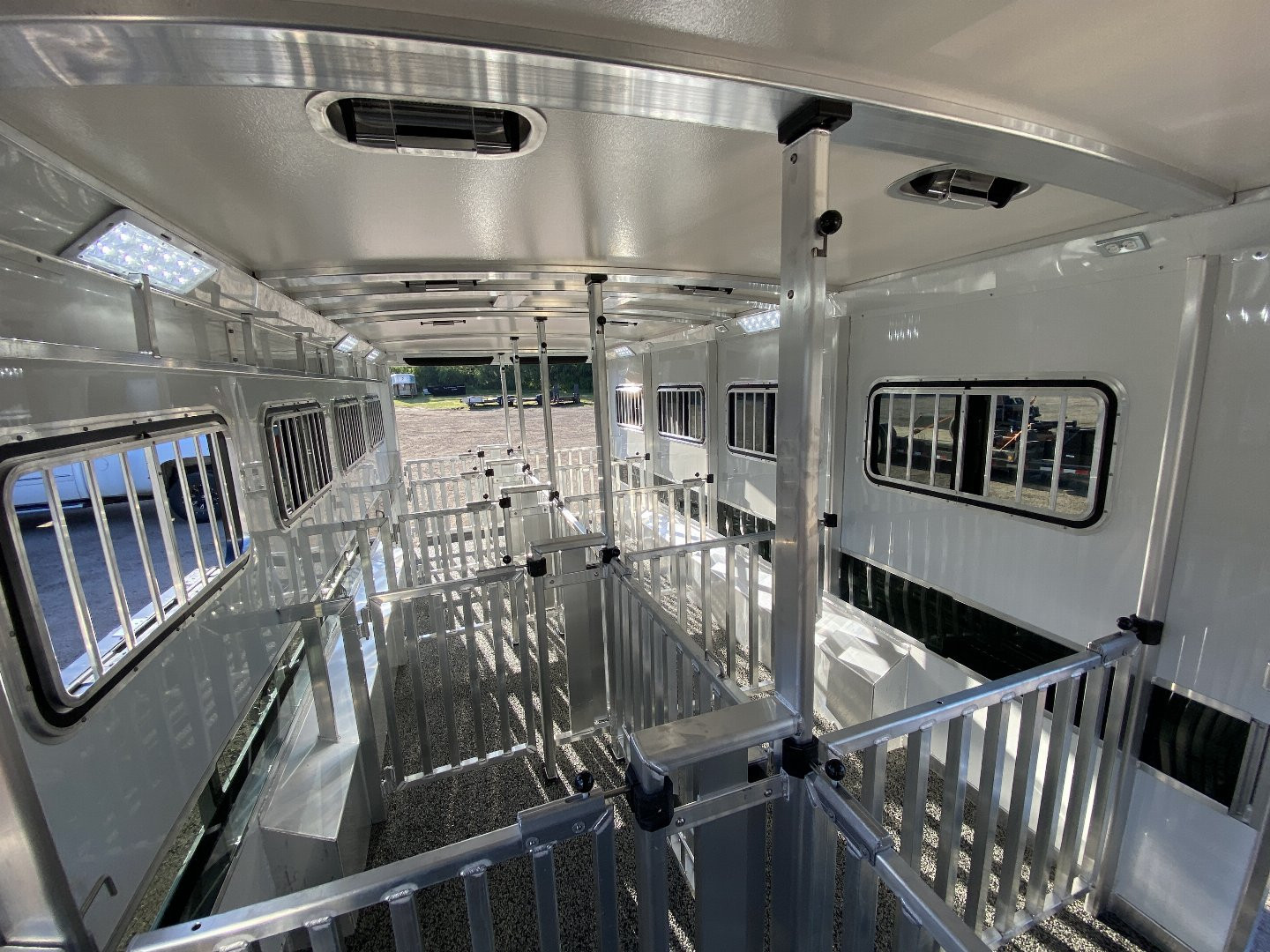 New 2025 Cimarron Showstar 10 Pen Comfort Package