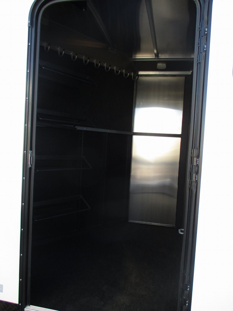 New 2025 Logan Coach Crossfire Horse Trailer 4 Horse