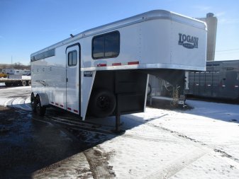 New 2025 Logan Coach Crossfire Horse Trailer 4 Horse