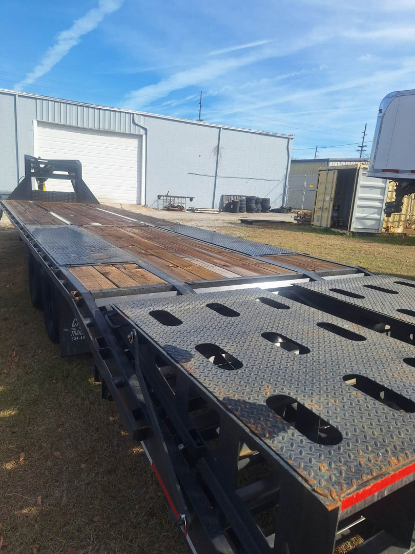 Used 2025 Caliber Trailer Mfg 8.5x32 Gooseneck